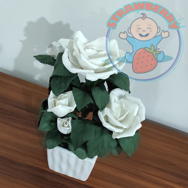 گل رز سفید مصنوعی با گلدون سفید از جنس فوم ارتفاع 30 سانتی