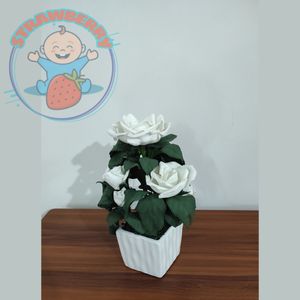 گل رز سفید مصنوعی با گلدون سفید از جنس فوم ارتفاع 30 سانتی