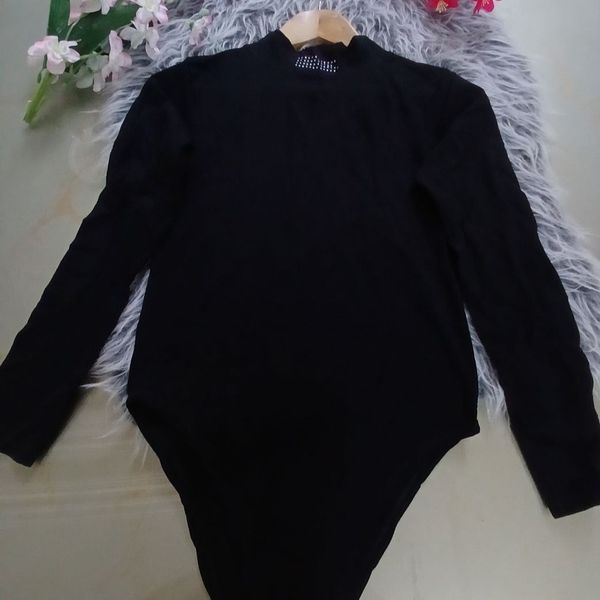 بادی یقه نگین