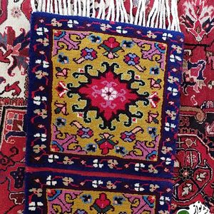 قالیچه ی دستبافت کوچک