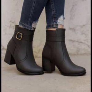 مشخصات نیم بوت پاشنه دار درجه یک