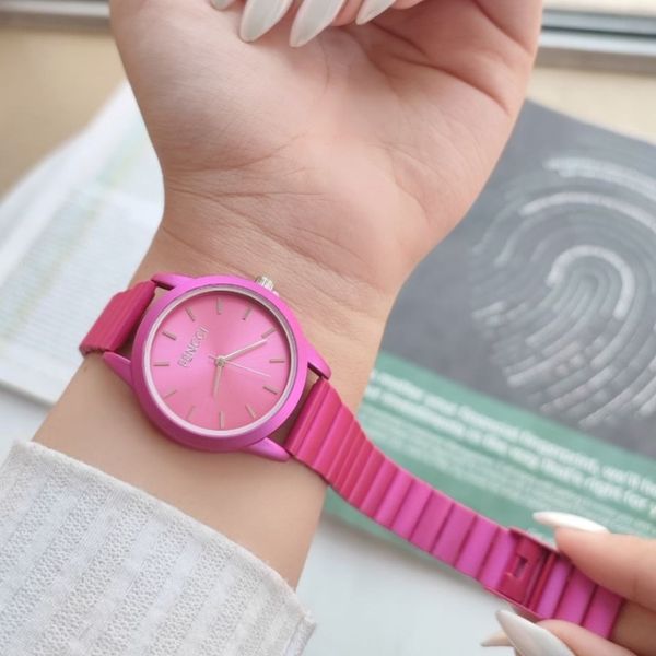 ساعت مینیمال زنانه مارک FENCCl