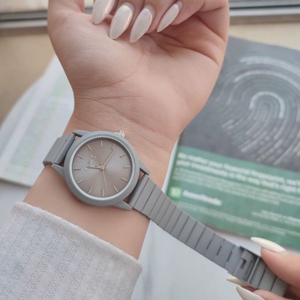 ساعت مینیمال زنانه مارک FENCCl