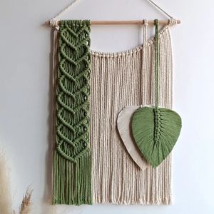 دیوار کوب برگ دو رنگ مکرومه بافی