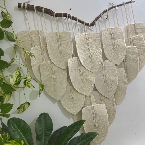 دیوارکوب برگ مکرومه رنگ شیری مدرن