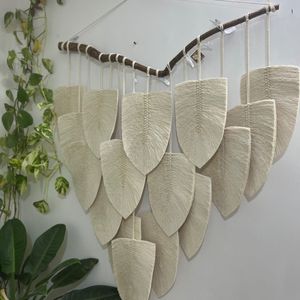 خرید انلاین دیوارکوب برگ مکرومه رنگ شیری مدرن