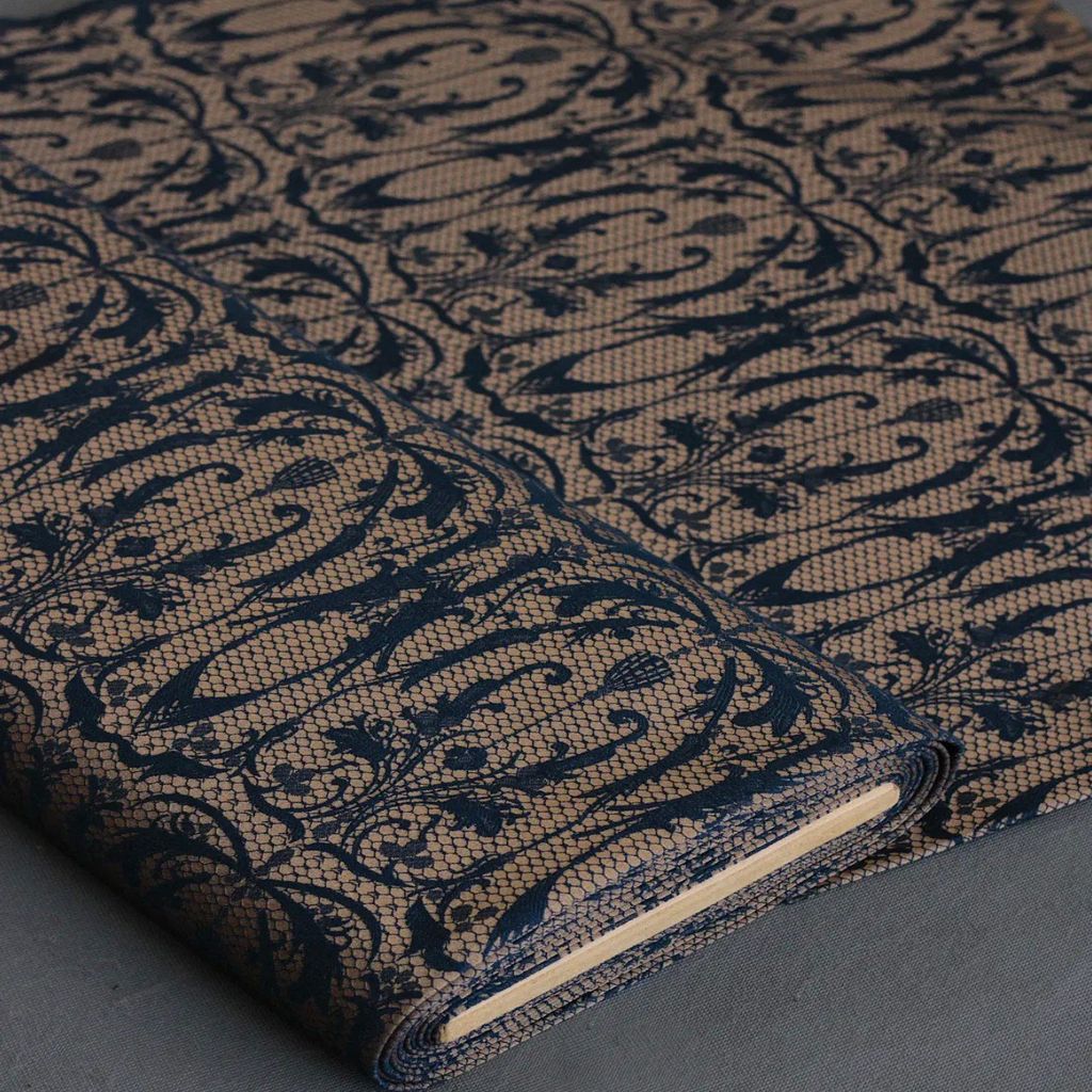 خرید اینترنتی قیمت پارچه دانتل ژاکارد 1167 - رنگ قهوه ای با طرح سرمه ای
