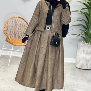 مشخصات کت و دامن زنانه