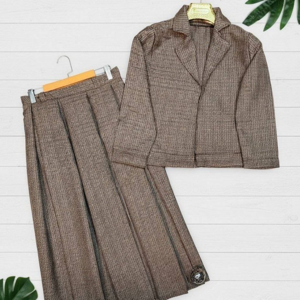 خرید اینترنتی کت و دامن زنانه