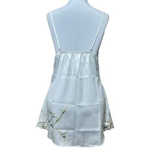 خرید اینترنتی  لباس خواب ساتن یک تکه طرح دار برند کویین