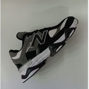 مشخصات کتونی مردانه نیوبالانس 9060 مشکی طوسی کیفیت بالا