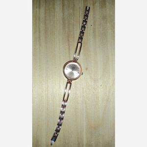 ساعت مچی زنانه لوکس JW مدل درخشش رزگلد