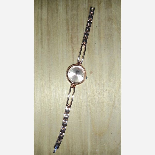 ساعت مچی زنانه لوکس JW مدل درخشش رزگلد