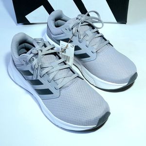 خرید آنلاین کفش مردانه اسپرت آدیداس Galaxy 6M طوسی