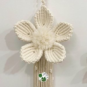 آویز گل دستبافت طرح گل میخک