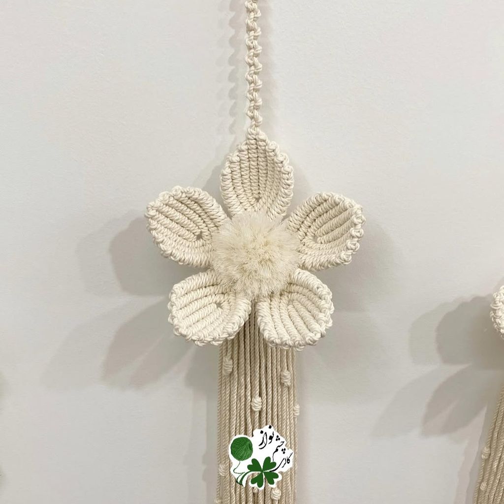 خرید اینترنتی آویز گل دستبافت طرح گل میخک