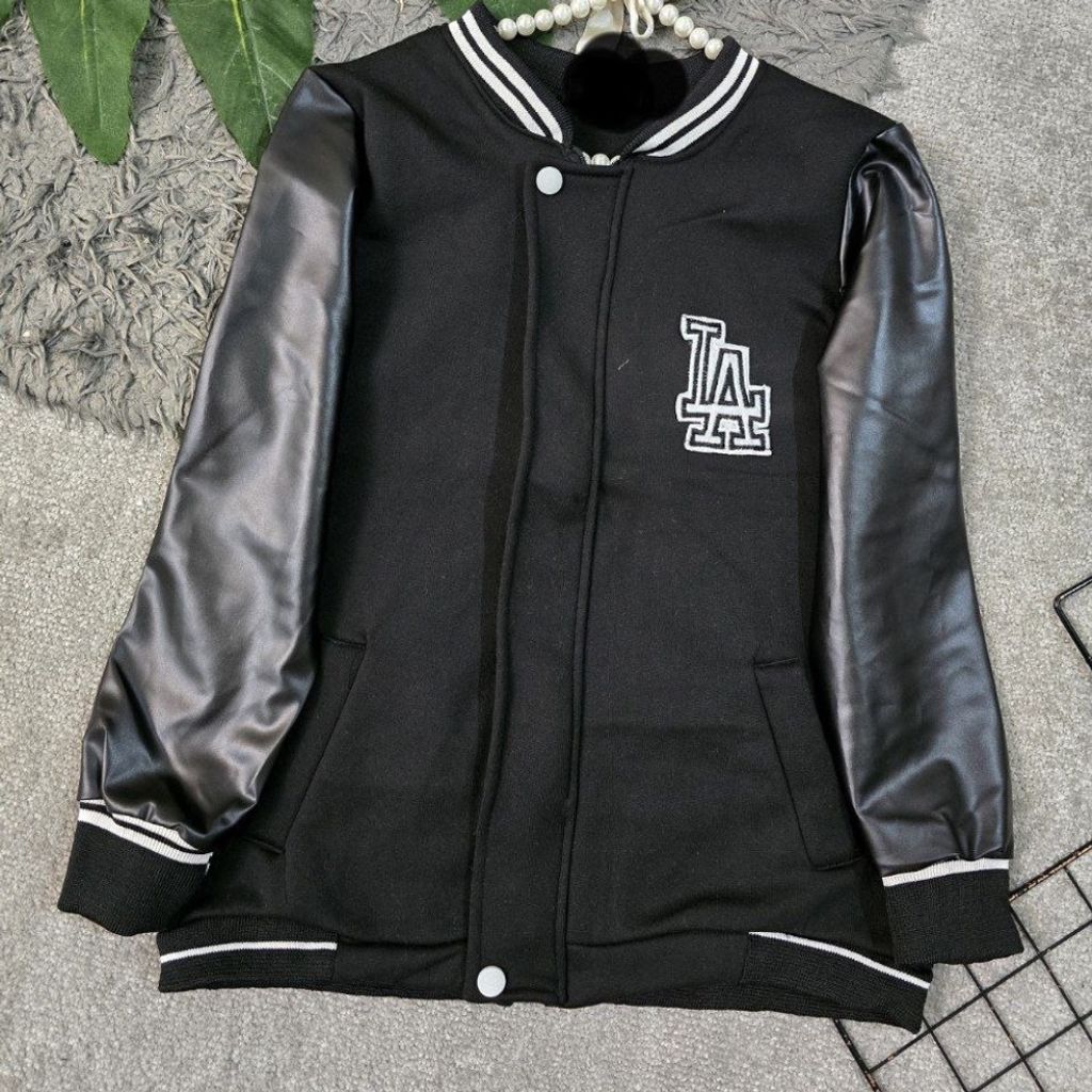 مشخصات سویشرت بیسبالی آستین چرم