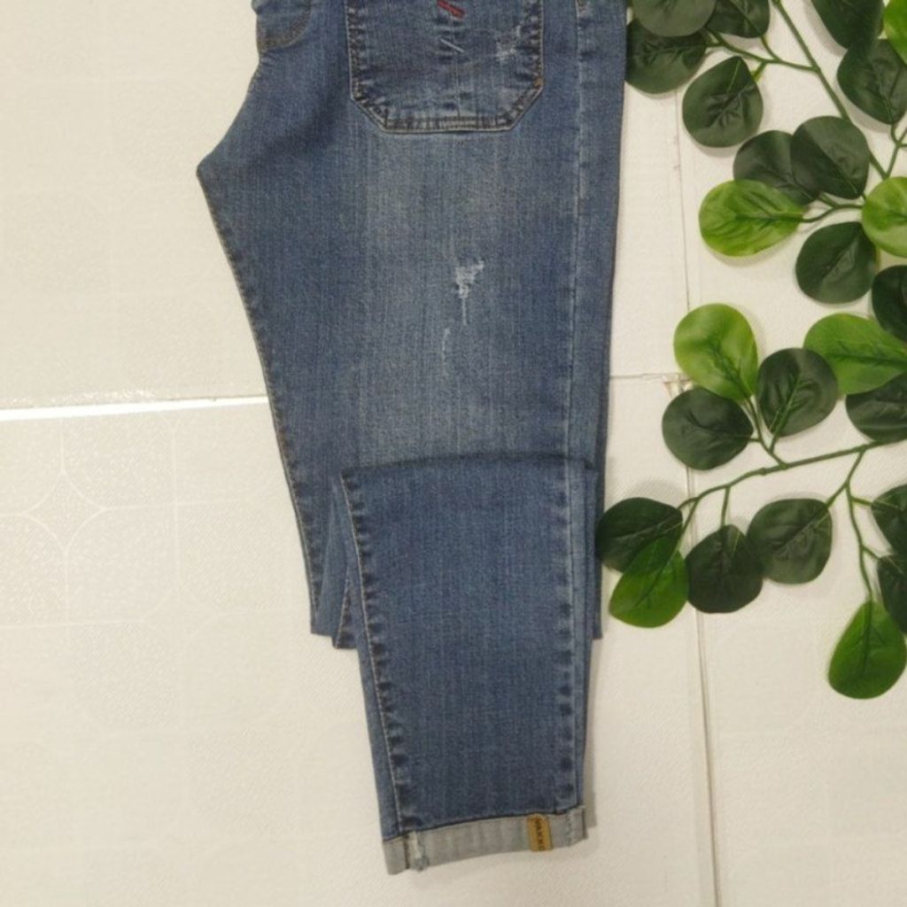 خرید آنلاین شلوار لی مام فیت دم پا پاکتی زنانه shl6r