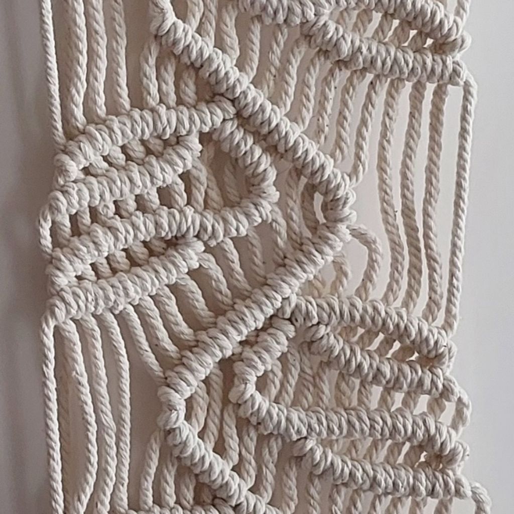 قیمت آویز دیواری مکرومه طرح ،،جوانه های بهاری،،