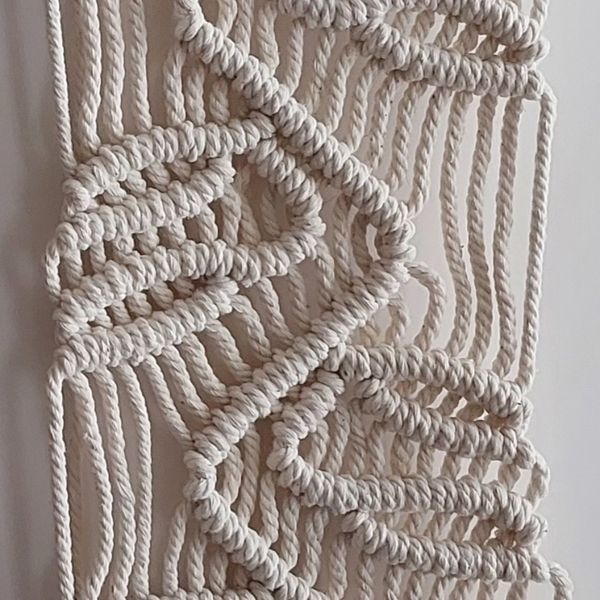 آویز دیواری مکرومه طرح ،،جوانه های بهاری،،