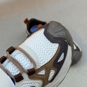 خرید اینترنتی قیمت کتونی بچگانه طرح هوبی بییر چسبی از کاکا کد 4102001