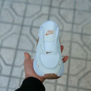 قیمت ارزان کفش اسپرت زنانه و دخترانه ،کتونی نایک