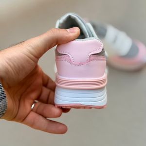 خرید اینترنتی قیمت کتونی بچگونه طرح N چسبی از کاشوز کد 4102201