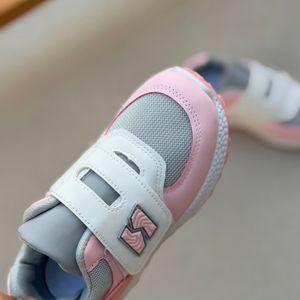 خرید اینترنتی قیمت کتونی بچگونه طرح N چسبی از کاشوز کد 4102201