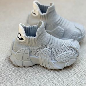 خرید اینترنتی قیمت کتونی بچگانه جورابی طرح ونوم لبخند از کاشوز کد 4102306