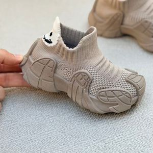 خرید اینترنتی قیمت کتونی بچگانه جورابی طرح ونوم لبخند از کاشوز کد 4102306