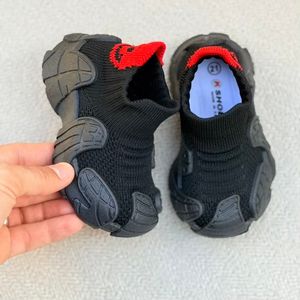 خرید اینترنتی قیمت کتونی بچگانه جورابی طرح ونوم لبخند از کاشوز کد 4102306