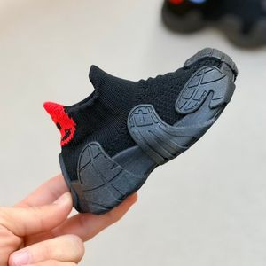 خرید اینترنتی قیمت کتونی بچگانه جورابی طرح ونوم لبخند از کاشوز کد 4102306