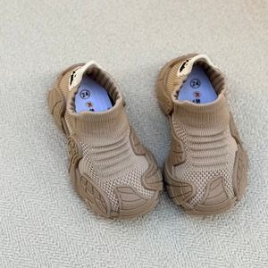 خرید اینترنتی قیمت کتونی بچگانه جورابی طرح ونوم لبخند از کاشوز کد 4102306