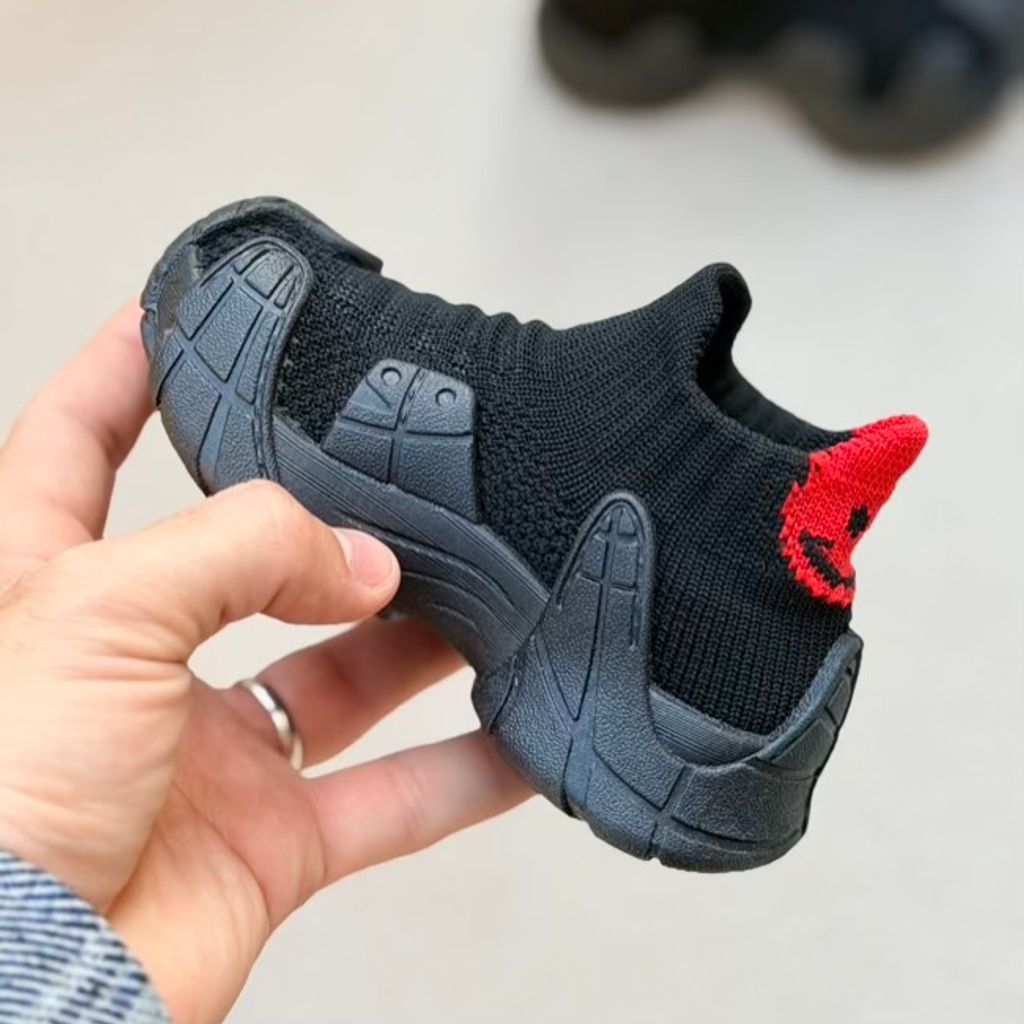 خرید اینترنتی قیمت کتونی بچگانه جورابی طرح ونوم لبخند از کاشوز کد 4102306