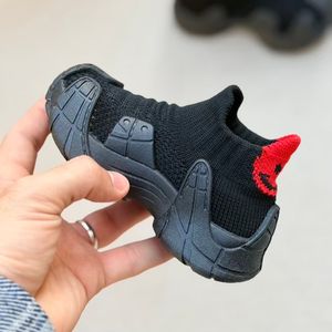 خرید اینترنتی قیمت کتونی بچگانه جورابی طرح ونوم لبخند از کاشوز کد 4102306