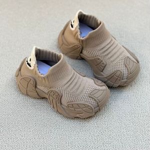 خرید اینترنتی قیمت کتونی بچگانه جورابی طرح ونوم لبخند از کاشوز کد 4102306