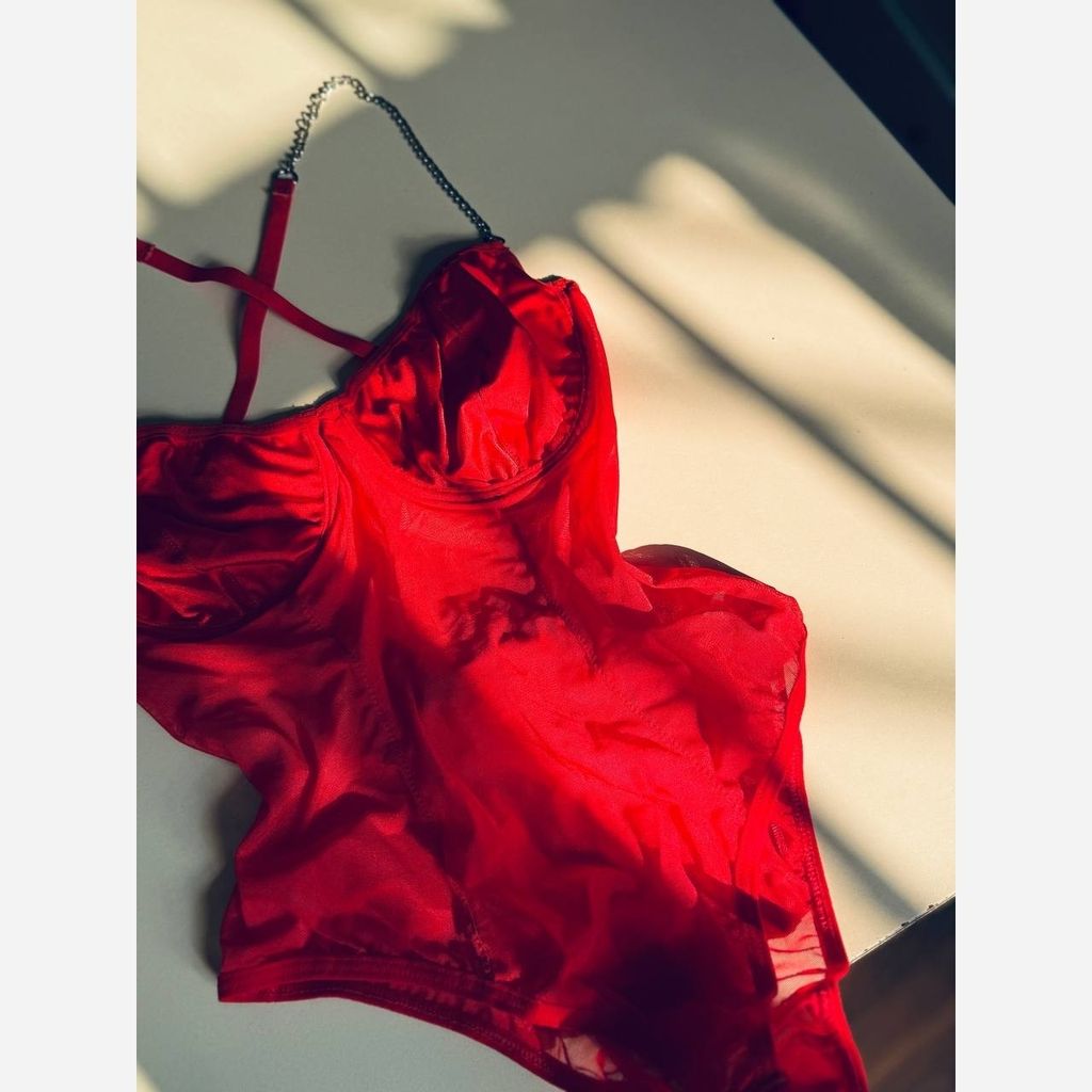 مشخصات لباس خواب ساتن توری و کاستوم(جهت مشاهده تنخور کارها پیام بگذارید لطفا)