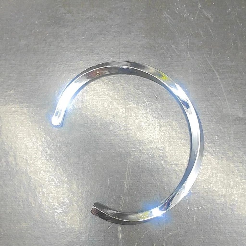 مشخصات دستبند بنگل پیچی کالکشن دستبندهای کاف (Cuff)