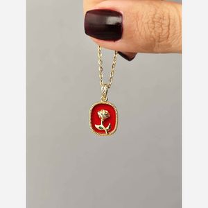 مشخصات گردنبند مینا کاری 