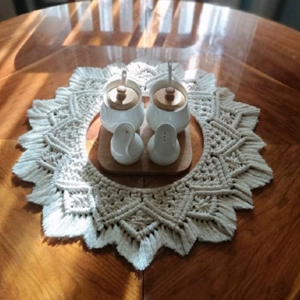 خرید آنلاین رومیزی مکرومه گرد مدل دلنواز