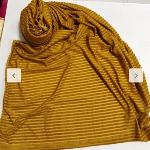 شال مخمل پلیسه با مخمل های برجسته