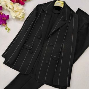 خرید انلاین کت و شلوار ماهی نورا