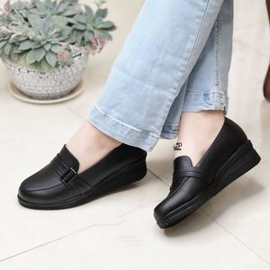 کفش طبی کارمندی زنانه