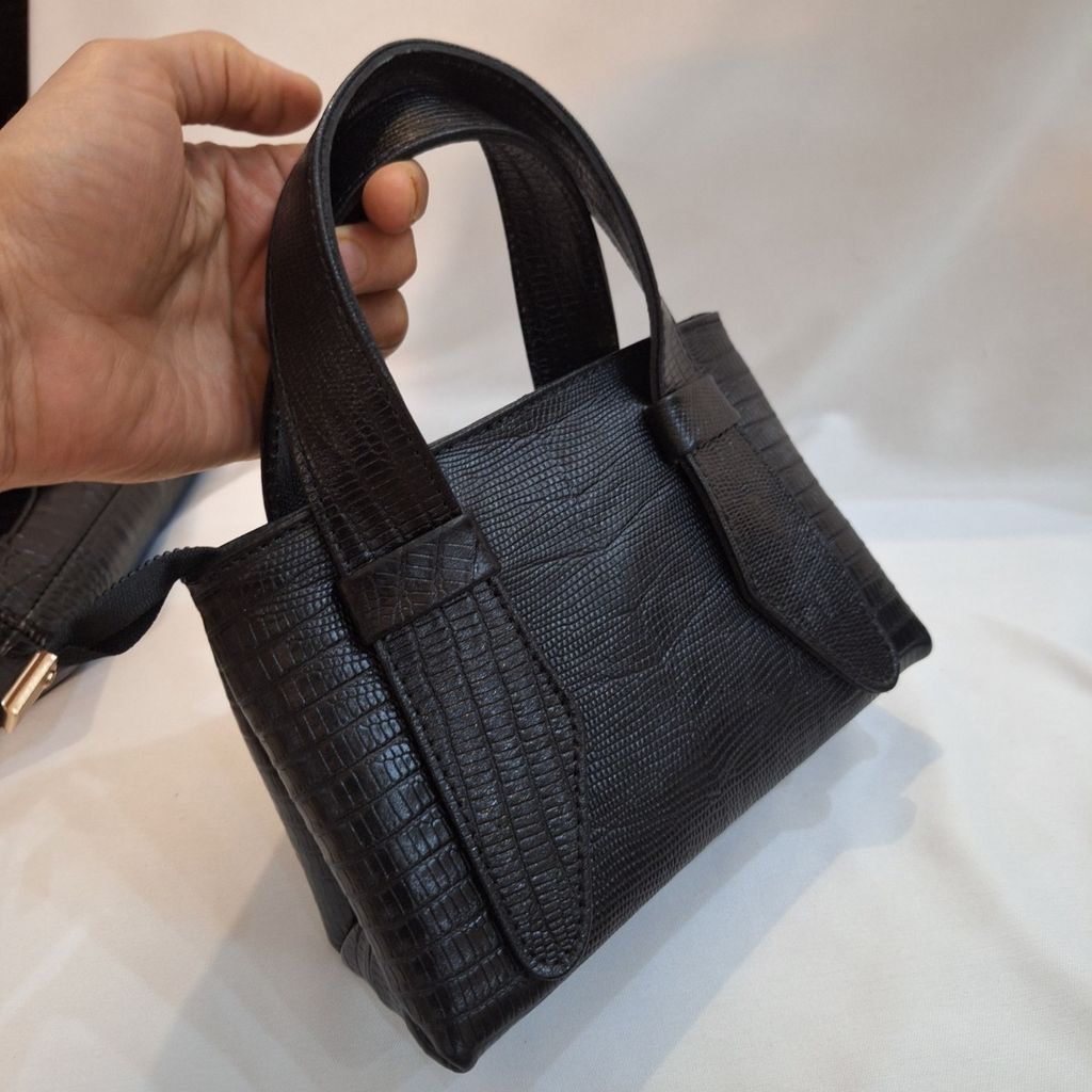 مشخصات کیف رودوشی زنانه چرم طبیعی