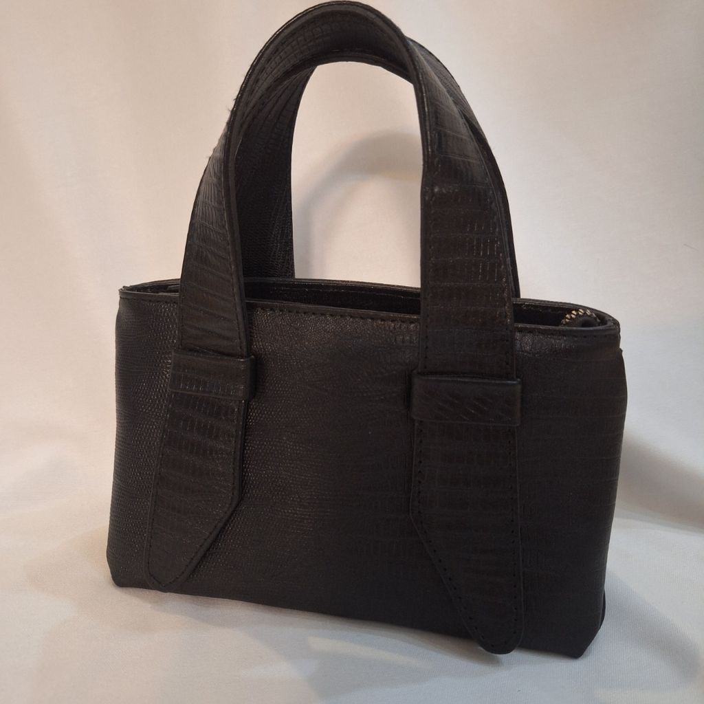 مشخصات کیف رودوشی زنانه چرم طبیعی