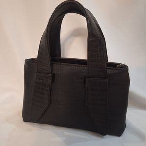 مشخصات کیف رودوشی زنانه چرم طبیعی