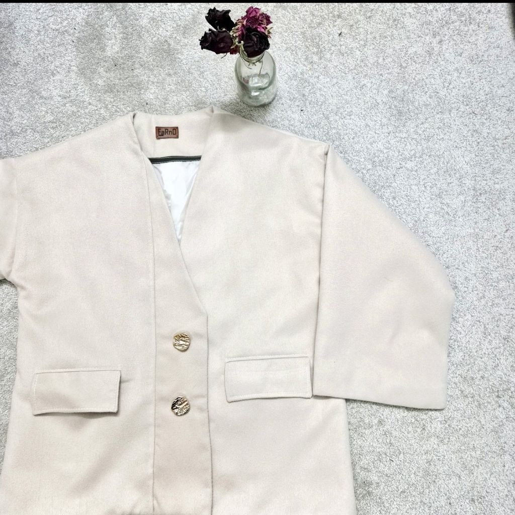 خرید اینترنتی پالتو کوتاه کرم زنانه آستردار