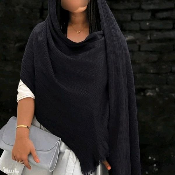 شال نخی پفکی مشکی تک رنگ