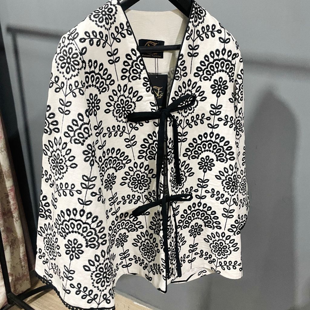 خرید آنلاین مانتو لینن خامه دوزی گلوریا(کالکشن فروزان نریمیسا)