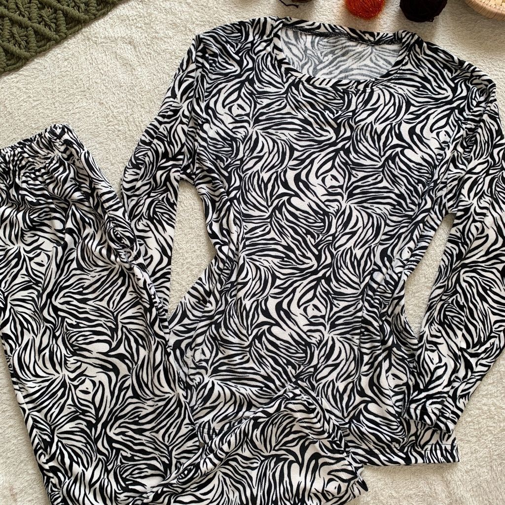 فروش اینترنتی ست بلوزشلوار مخمل